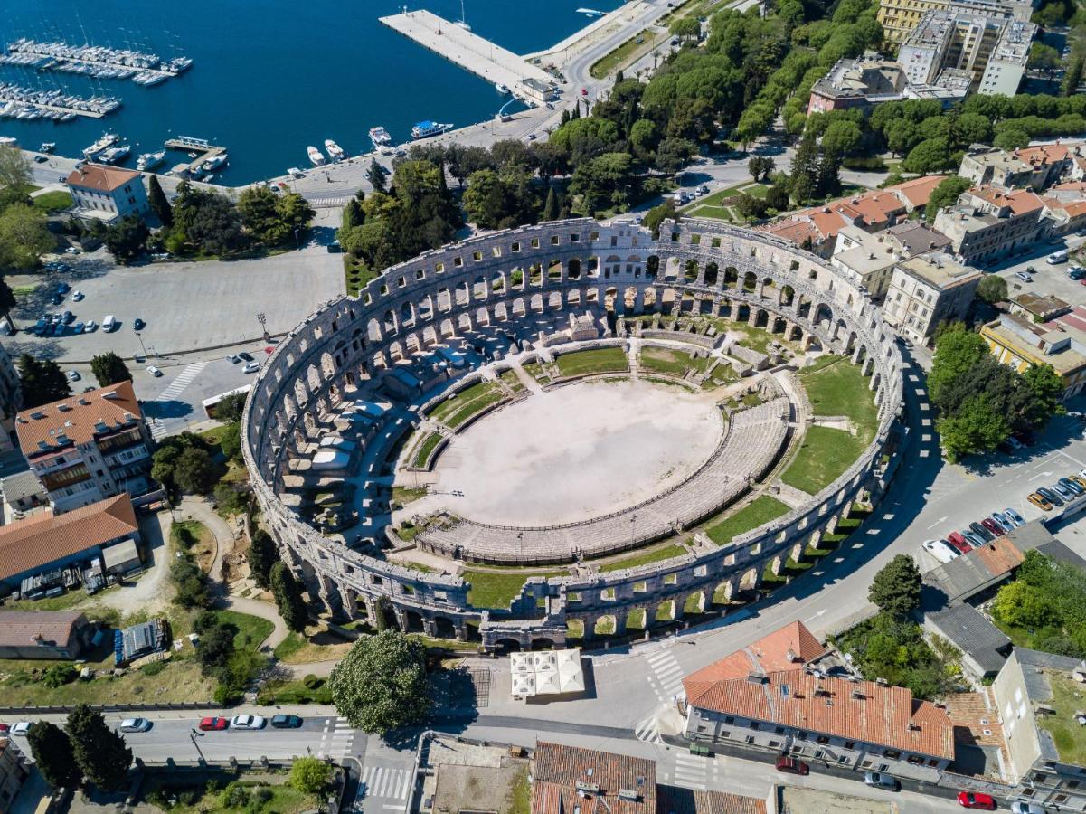 White Imperial Apartment Pula Buitenkant foto